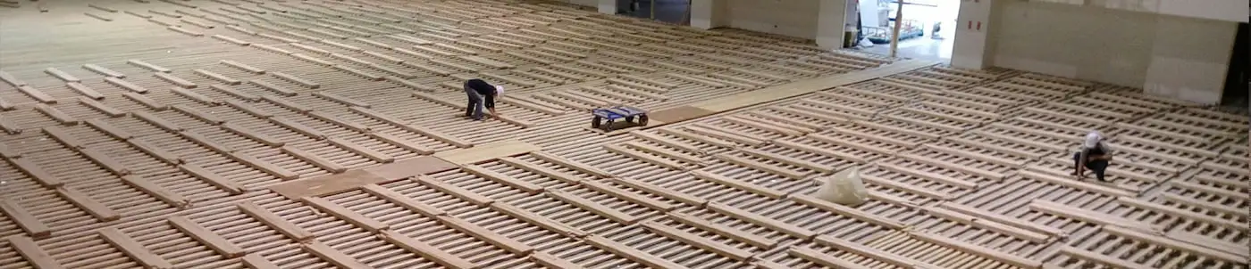 運動木地板|多功能計分板,運動木地板,楓木地板,球場PVC地板